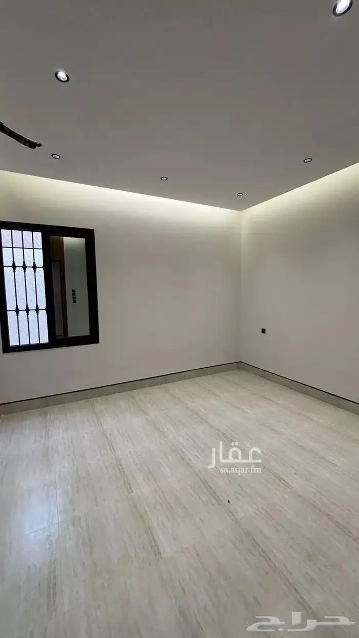 دور بمجلس خارجي في العزيزية 7