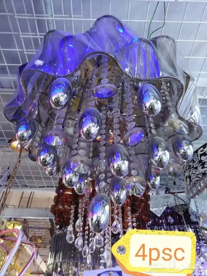 ثريات ( نجف) جديدة بكراتينها للبيع جملة 2