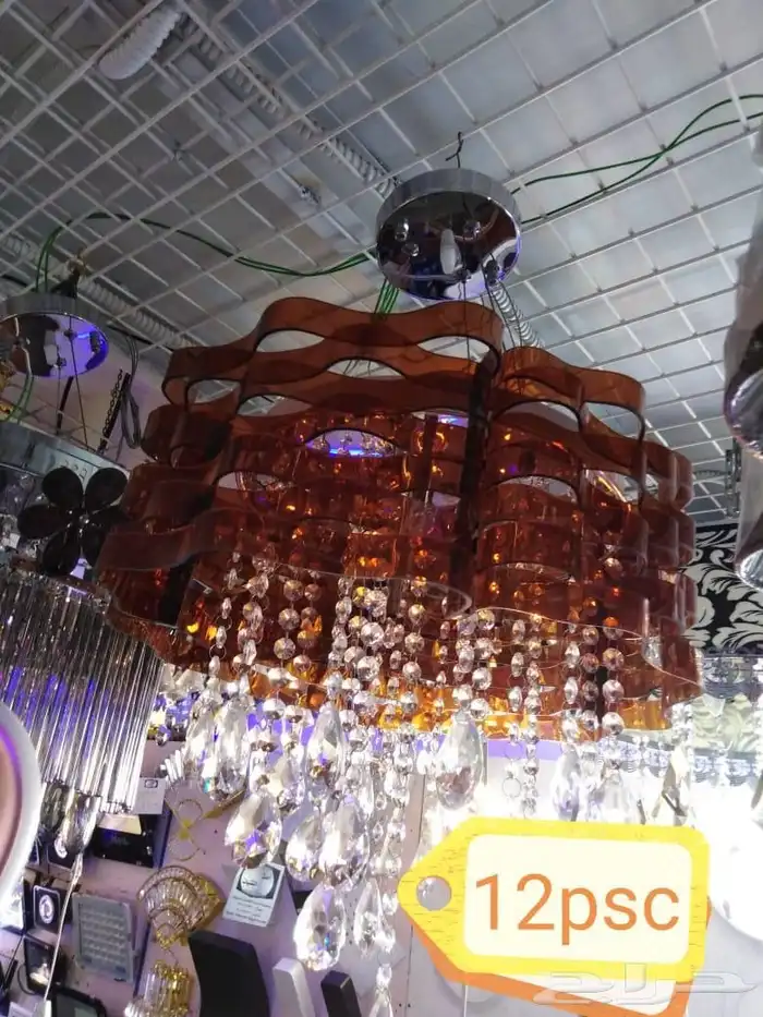 ثريات ( نجف) جديدة بكراتينها للبيع جملة 12