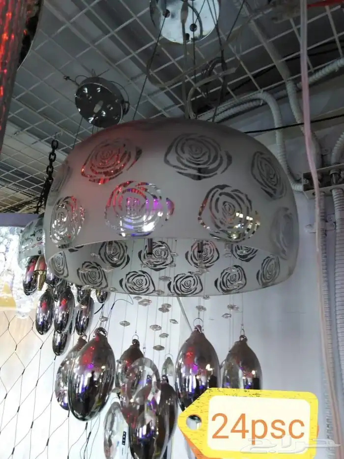 ثريات ( نجف) جديدة بكراتينها للبيع جملة 14