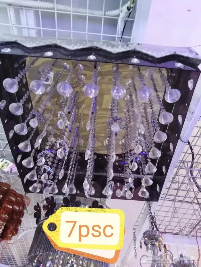 ثريات ( نجف) جديدة بكراتينها للبيع جملة 7