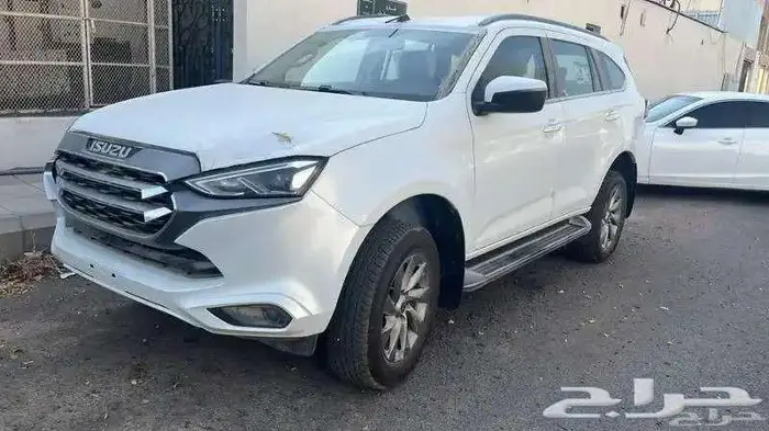 ايسوزو ام يو اكس بدون دبل 2023 0