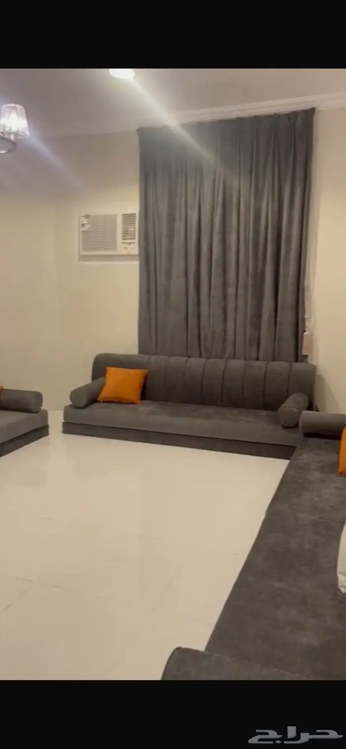 كنب ارضي نضيف ثلاث قطع مقاس 5 في 4 2