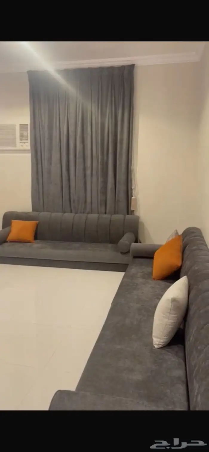 كنب ارضي نضيف ثلاث قطع مقاس 5 في 4 1