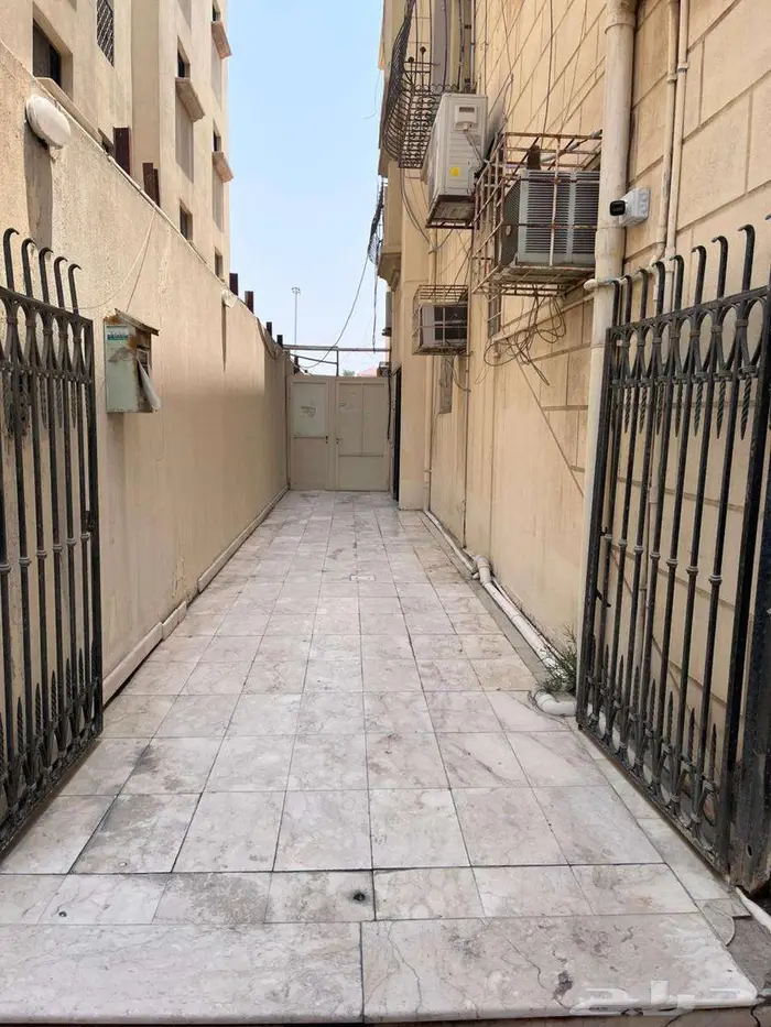 للايجار شقة دور ارضى حى الجامعه الظهران 11