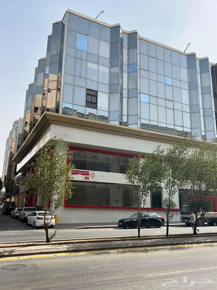مكاتب للايجار طريق الامام فيصل 43 الف ريال مع الخدمات 4