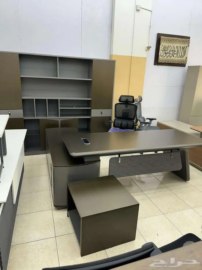 اثاث مكتبي مكاتب مودرن فخم ومكتب طقم حق مدير كبير جودة عالية 10