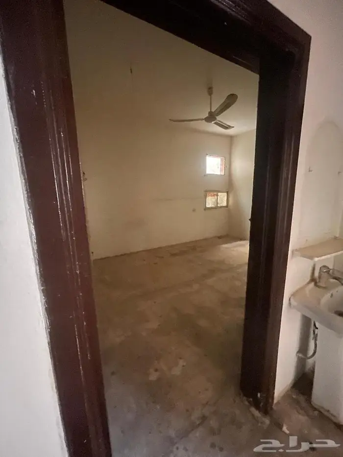 عمارة للإيجار بالكامل موقع مميز في وسط الرياض حي جبره 4