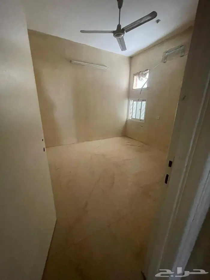 عمارة للإيجار بالكامل موقع مميز في وسط الرياض حي جبره 14