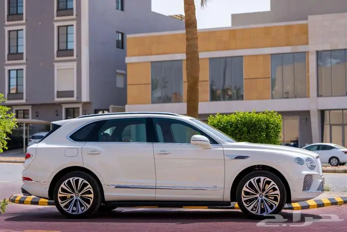 بنتلي بنتياقا V8 2021 ابيض خليجي 2