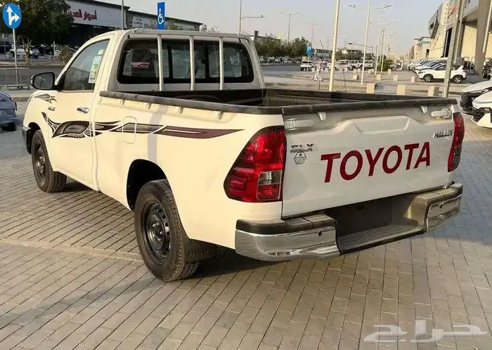 تويوتا هايلوكس غمارة GLX بنزين 2025 سعودي اصفار 3
