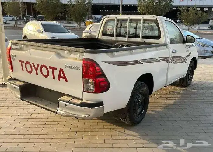 تويوتا هايلوكس غمارة GLX بنزين 2025 سعودي اصفار 4