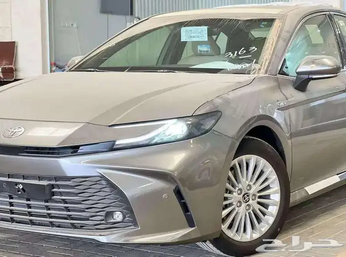 تويوتا كامري E PLUS هايبرد 2025 متاح اقساط و كاش 2