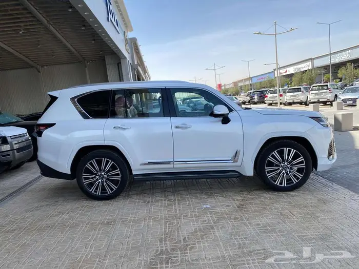 لكزس LX600 BB 2025 سعودي ابيض داخلي جملي لوحات 3