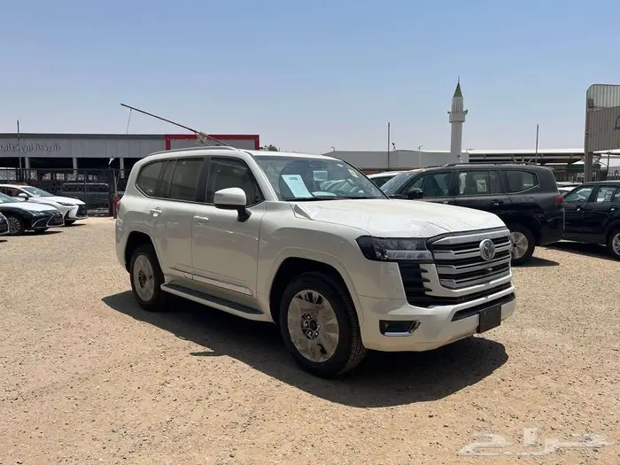 لاندكروزر GXR L4 2025 نقد وتقسيط 1