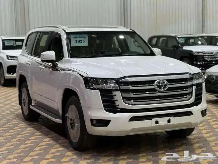لاندكروزر 2025 GXR فل كامل L4 بريمي ابواب شفط كاش وبنك 2