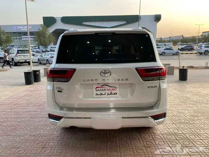 تويوتا لاندكروزر VXR 2024 ابيض مستعمل 12