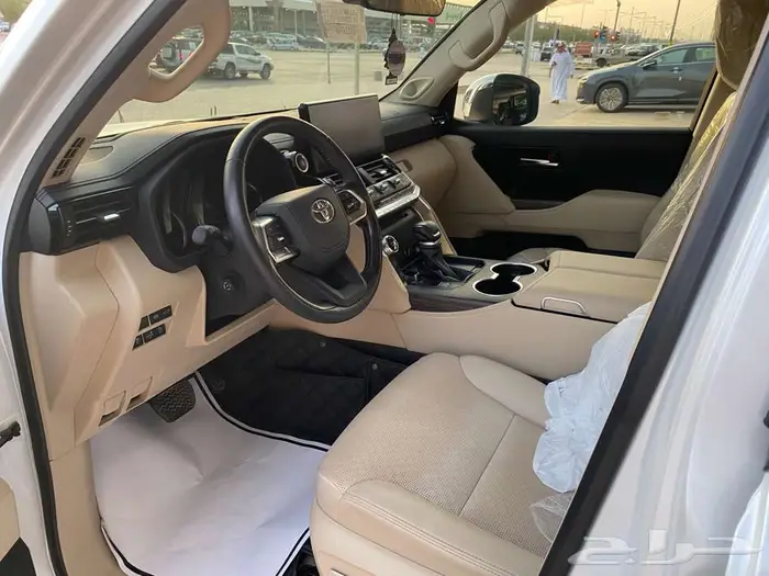 تويوتا لاندكروزر VXR 2024 ابيض مستعمل 9