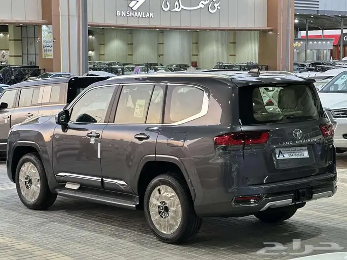 تويوتا لاندكروزرVX هايبرد2025 11