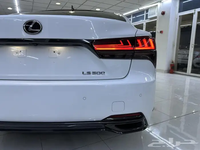 لكزس LS500 اف سبورت 2018 بدي ومحركات وتشييكات وكالة مالك اول 15