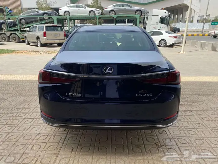 لكزس ES250 2025 استاندر سعودي كحلي داخلي ابيض 15