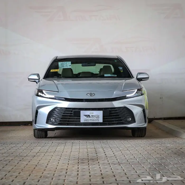 تويوتا كامري E هايبرد موديل 2025 0