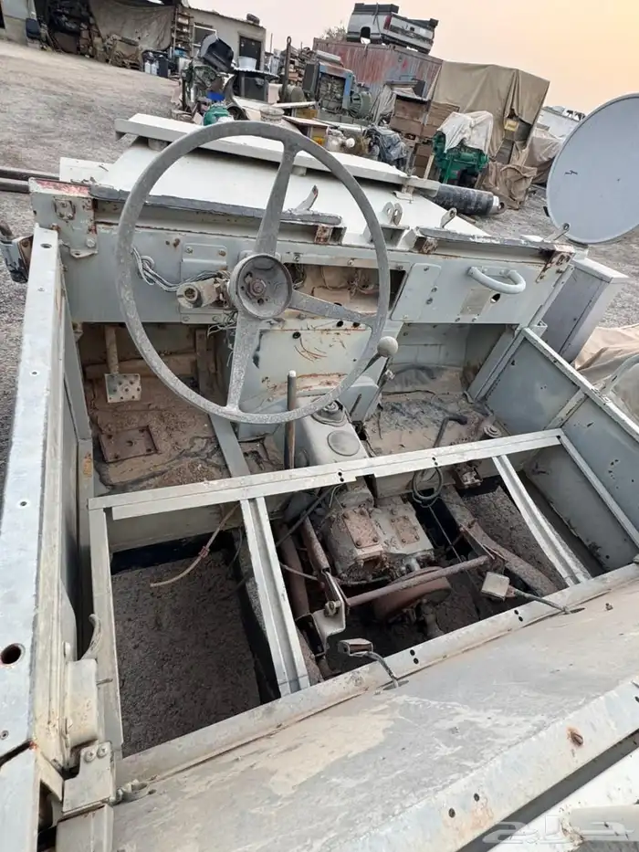لاند روفر قديم موديل 76 4