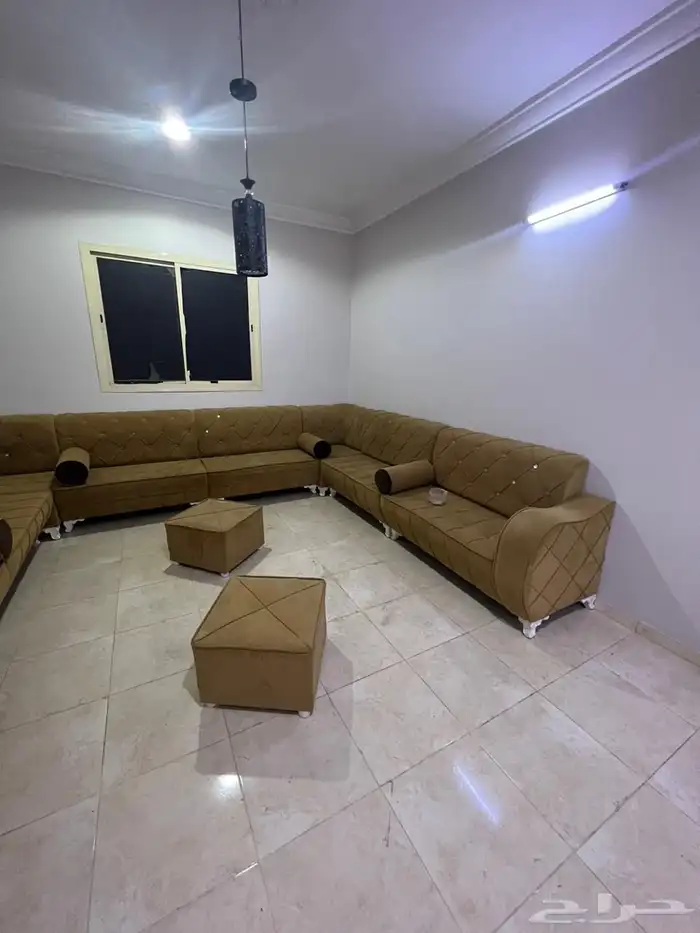 للبيع اثاث كنبات طقمين ومطبخ وكراسي ونجف 1