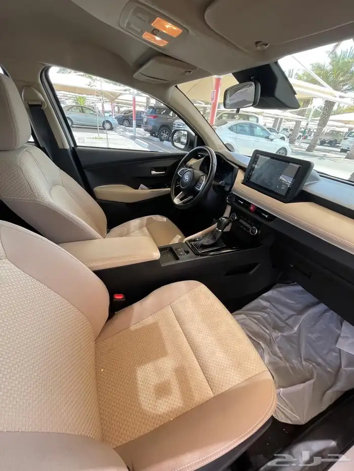 Yaris YX 2023 11