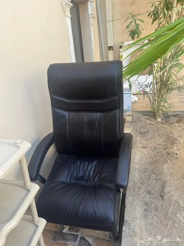 للبيع اثاث كنبات طقمين ومطبخ وكراسي ونجف 6