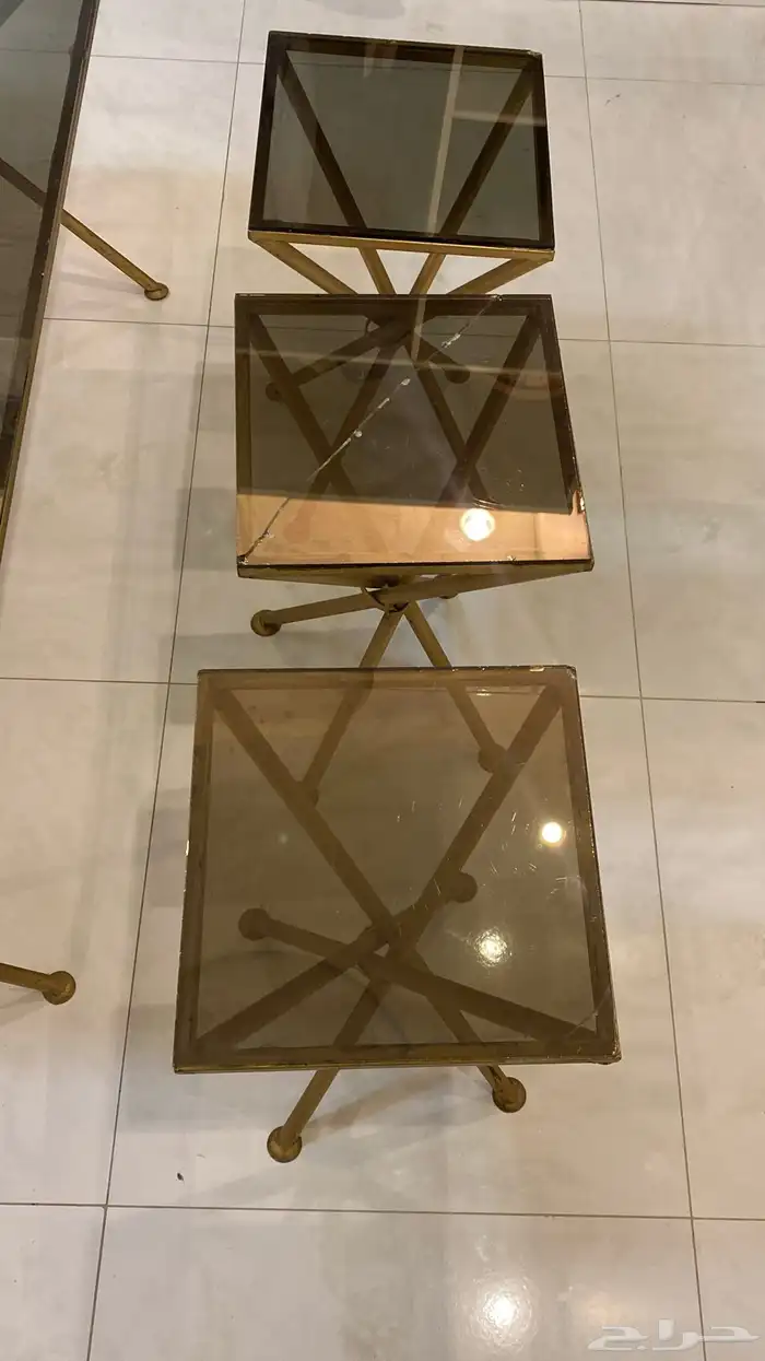 طاولات للبيع 0