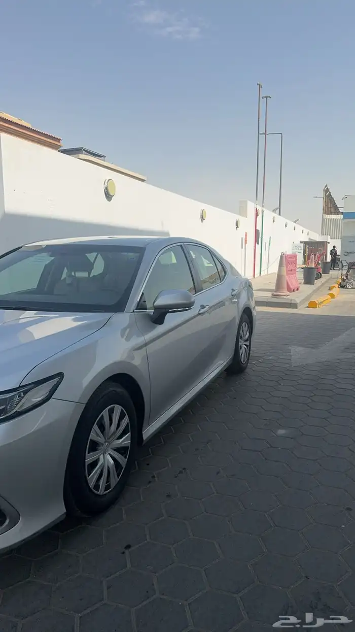كامري 2023 نظيف جدا بنزين للبدل بسيارة عائليه 4