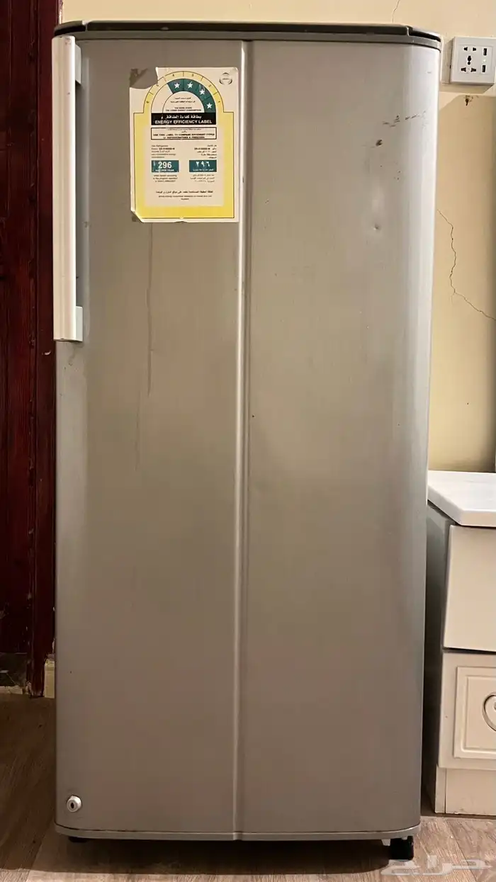 ثلاجه حجم وسط للبيع 0
