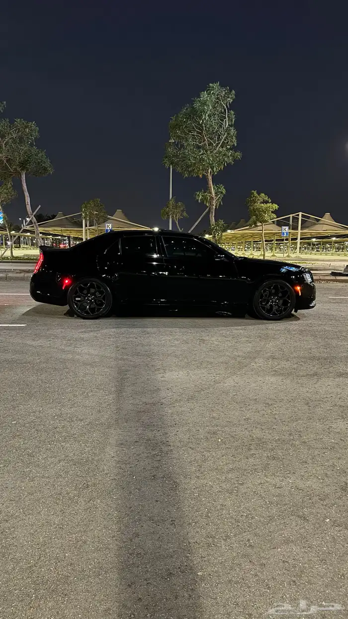 للبيع كرايزلر 2021 300s 6