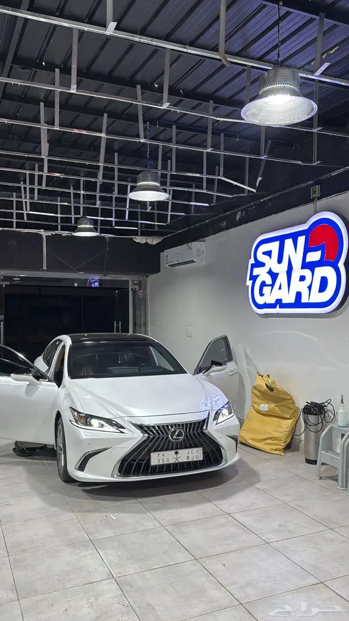 لكزس es350 2023 28