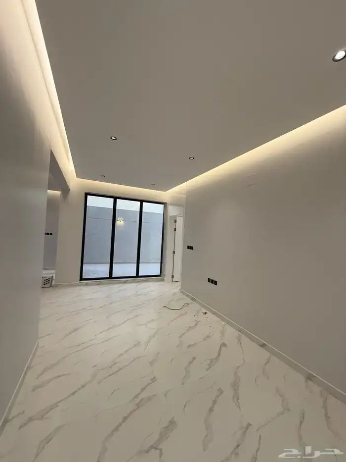 دور أرضي للبيع بتصميم عصري بمساحة 350 7