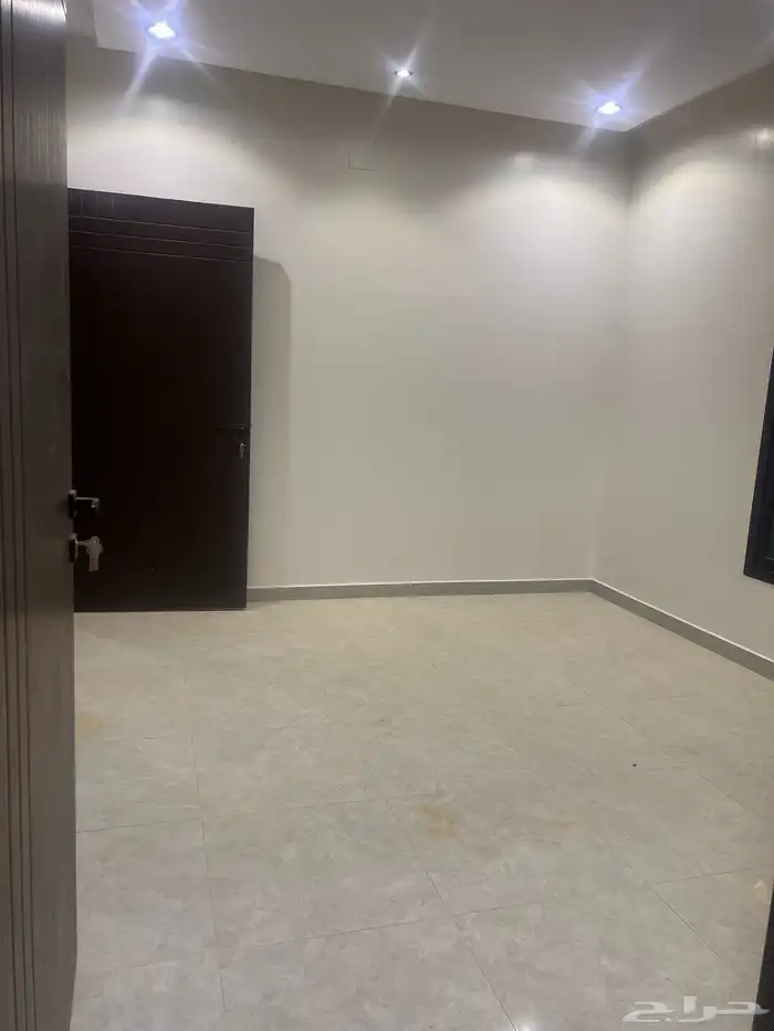 للبيع دور ارضي مميز بحي طويق 7