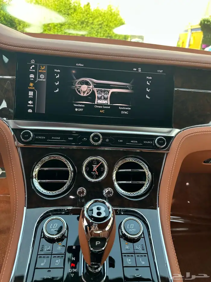 بنتلي GT ازور 2023 12