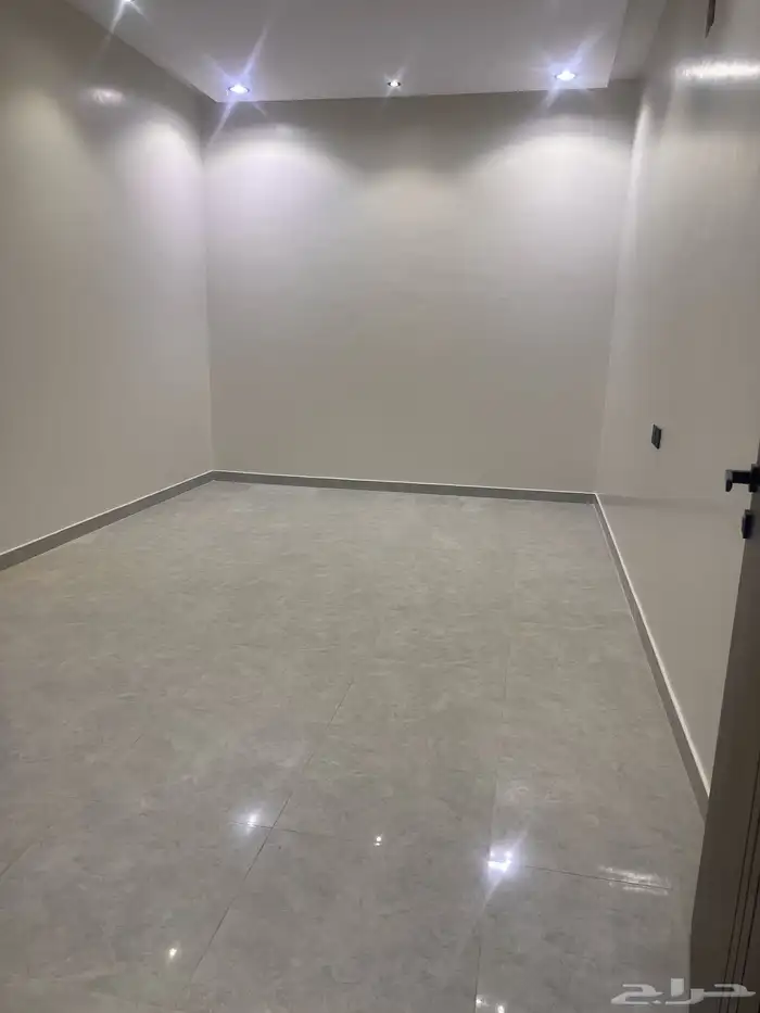للبيع دور ارضي مميز بحي طويق 12