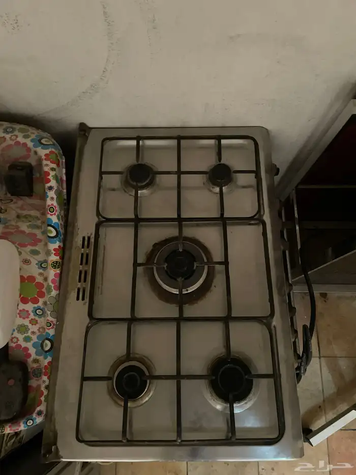 اثاث منزلي للبيع   كنب   ثلاجه   طاولة قزاز   فرن غاز 4