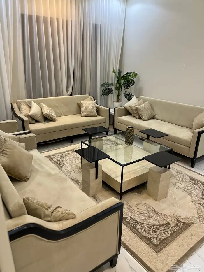 كنب مع طاوله مبلغ الشراء 2500 البيع بأعلى سوم 1