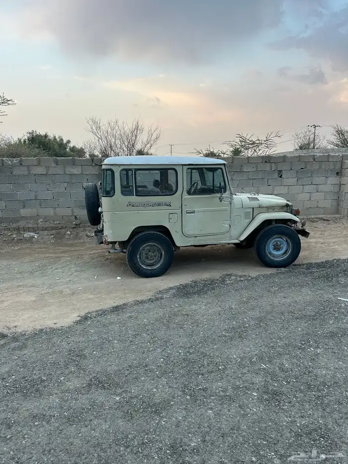 جيب ربع مصندق FJ40 موديل 1983 1