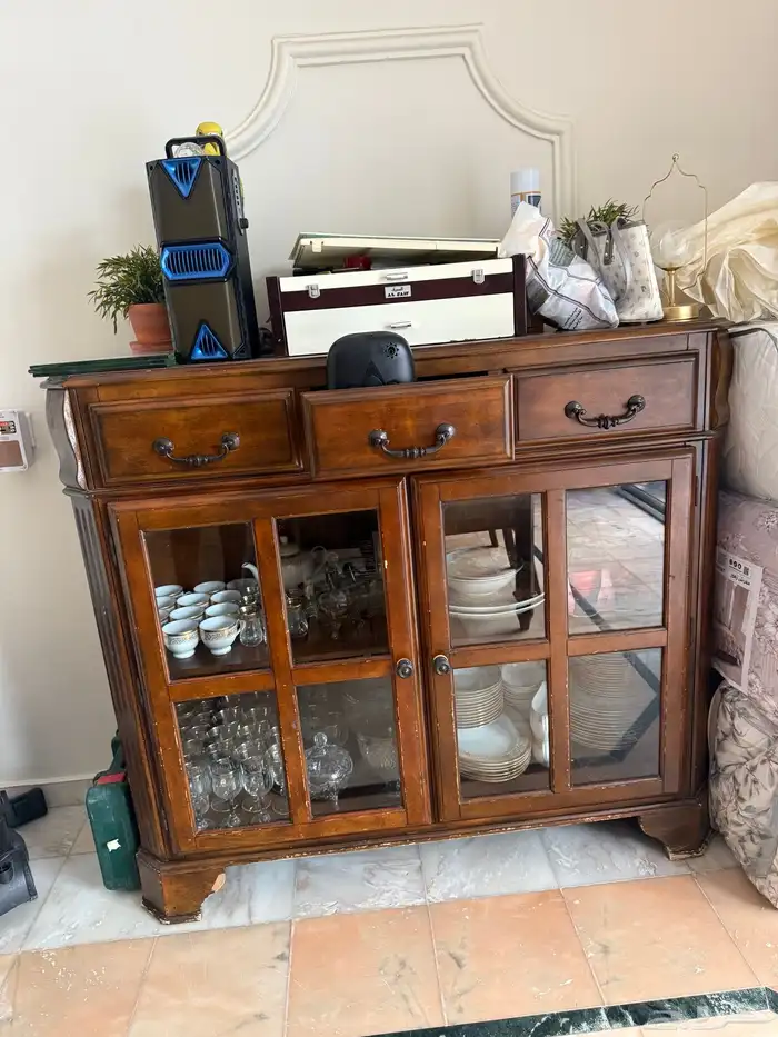 طاولة طعام من المطلق 0