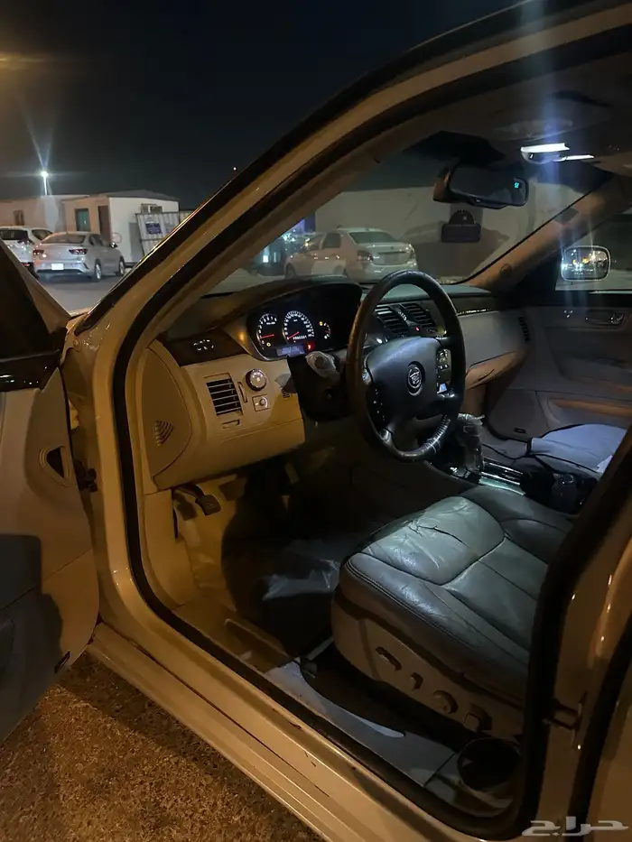 كاديلاك DTS 2010 2