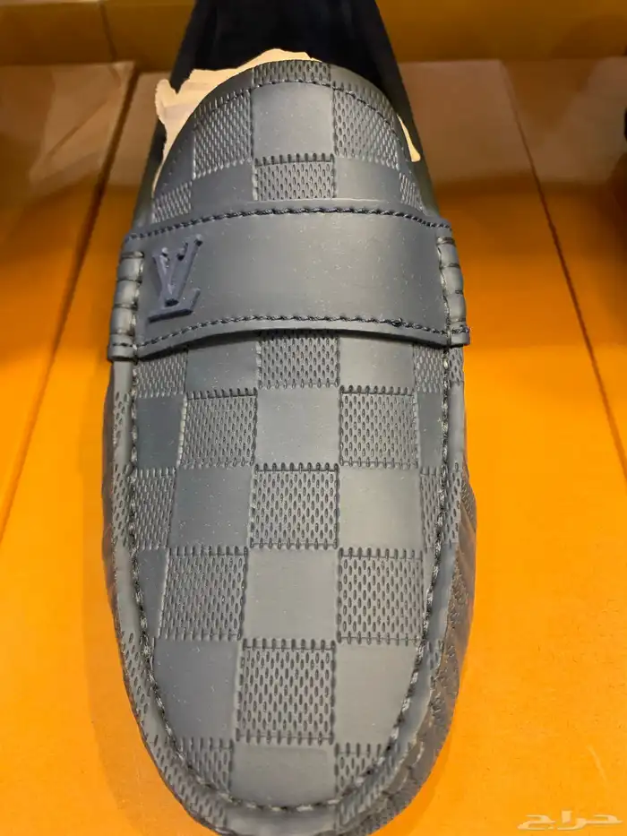 مجموعه قمصان من الكتان واحذيه جديده اصليه للبيع السريع 25