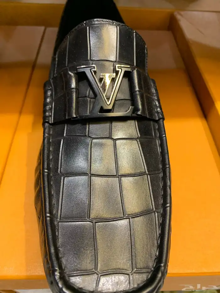 مجموعه قمصان من الكتان واحذيه جديده اصليه للبيع السريع 29