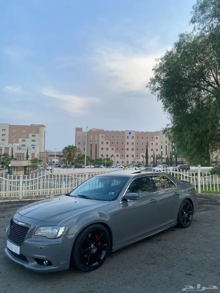 كليزلر 2013 SRT8 سكي فور نضيفه على الشرط ممشى 200 الف 0