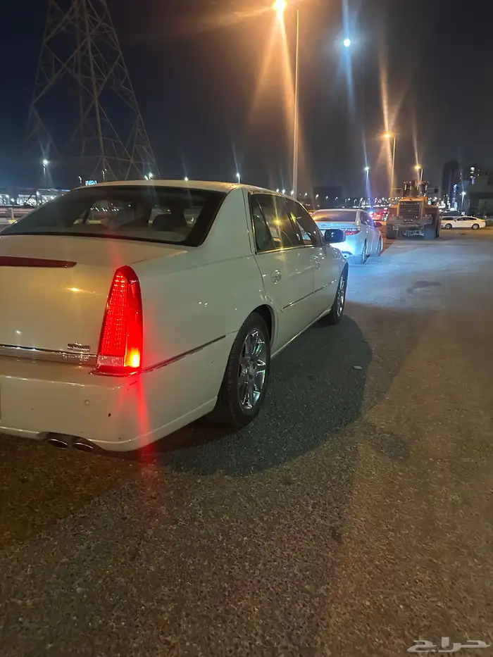 كاديلاك DTS 2010 7