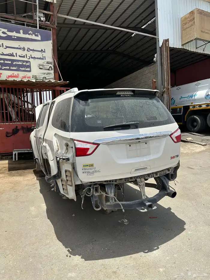 قطع غيار ايسوزو ام يو اكس 2021 تشليح 4