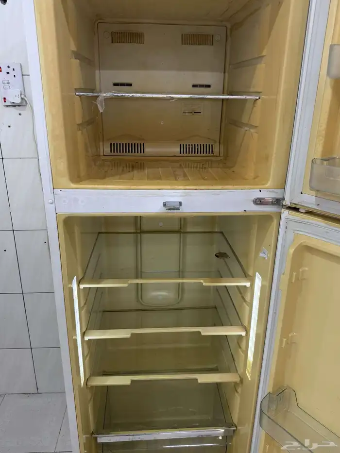 مكيف وثلاجة وفرن للبيع 2